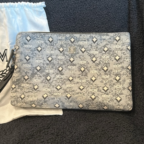 MCM Worldwide Clutch with Wrist latch and DUST BAG - Picture 2 of 4